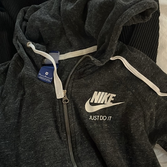 Nike jacket - Picture 2 of 3